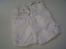 **UITVERKOCHT** VINROSE trendy meisjesshortje (wit), maat 116