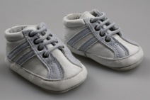 MENU BABYSHOES mooi kwaliteit lederen veterschoentje (wit/zachtblauw), maat 9 t/m 12 maanden